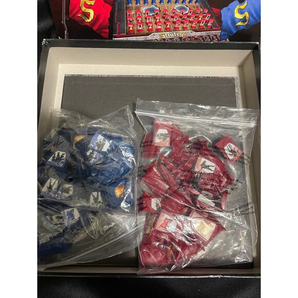 Stratego Board Game - 2013 - Pre-Owned ALL PIECES INCLUDED - Picture 3 of 4